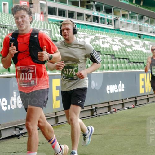13.09.2026 - 21. swb-Marathon Bremen Michael Burmester http://msf.ph/oto/10469408 13.09.2026 12:57:56 Laufen im Stadion 141, 148, 334, 431, 511, 672, 769, 776, 789, 790, 857, 909, 1010, 1119, 1130, 1191, 1199, 1254, 1281, 1535, 1601, 1642, 1647, 1752, 1809, 1881, 1900, 1931, 1933, 2046, 2051, 2075, 2324, 2343, 2371, 2397, 2402, 2423, 2425, 2473, 2493, 2634, 2640, 2671, 2761, 2771, 2807, 2903, 2904, 3051, 3078, 3120, 3138, 3148, 3182, 3186, 3319, 3338, 3450, 3458, 3514, 3534, 3560, 3634, 3655, 3685, 3690, 3695, 3760, 3813, 3866, 3933, 3939, 4101, 4316, 4319, 205 meine-sportfotos.de