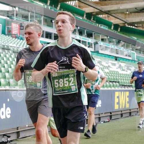 13.09.2026 - 21. swb-Marathon Bremen Michael Burmester http://msf.ph/oto/10469487 13.09.2026 13:14:04 Laufen im Stadion 183, 270, 278, 349, 460, 576, 600, 631, 695, 702, 768, 933, 950, 956, 1005, 1008, 1143, 1392, 1408, 1426, 1573, 1596, 1641, 1818, 1819, 1991, 2005, 2024, 2035, 2079, 2233, 2264, 2314, 2387, 2412, 2439, 2457, 2461, 2478, 2494, 2521, 2540, 2564, 2612, 2665, 2684, 2693, 2765, 2773, 2792, 2816, 2829, 2838, 2860, 2865, 2884, 2887, 2921, 2972, 2975, 2978, 3016, 3111, 3209, 3253, 3277, 3293, 3304, 3313, 3378, 3405, 3428, 3434, 3653, 3661, 3680, 4034, 4080 meine-sportfotos.de