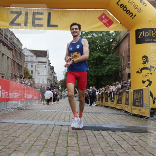 13.09.2026 - Kiel Lauf Yannick Fuchs http://msf.ph/oto/10469610 13.09.2026 10:22:49 Ziel 5326, 5603, 151, 4621, 5603, 8240, 9678, 4621, 8708 meine-sportfotos.de