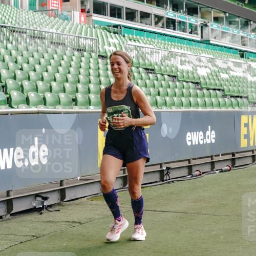 13.09.2026 - 21. swb-Marathon Bremen Michael Burmester http://msf.ph/oto/10469728 13.09.2026 12:58:02 Laufen im Stadion 141, 148, 334, 511, 672, 769, 776, 789, 790, 857, 909, 1010, 1119, 1191, 1199, 1254, 1281, 1535, 1601, 1642, 1647, 1752, 1809, 1881, 1900, 1931, 1933, 2046, 2051, 2075, 2324, 2343, 2367, 2371, 2397, 2402, 2423, 2425, 2493, 2634, 2640, 2671, 2761, 2771, 2807, 2903, 2904, 3021, 3051, 3078, 3120, 3138, 3148, 3182, 3186, 3319, 3338, 3435, 3450, 3458, 3514, 3534, 3560, 3634, 3655, 3685, 3690, 3695, 3760, 3813, 3866, 3933, 3939, 4101, 4316, 4319, 205 meine-sportfotos.de