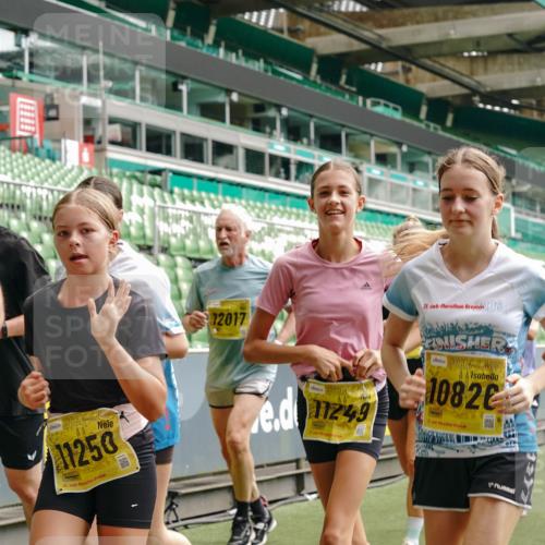 13.09.2026 - 21. swb-Marathon Bremen Michael Burmester http://msf.ph/oto/10469780 13.09.2026 10:36:21 Laufen im Stadion 10092, 10093, 10144, 10152, 10153, 10154, 10157, 10160, 10173, 10175, 10181, 10182, 10186, 10187, 10195, 10198, 10237, 10245, 10251, 10257, 10263, 10272, 10275, 10278, 10291, 10296, 10306, 10309, 10327, 10331, 10332, 10338, 10357, 10377, 10382, 10390, 10403, 10409, 10411, 10420, 10427, 10429, 10439, 10473, 10477, 10481, 10492, 10497, 10500, 10528, 10531, 10560, 10569, 10607, 10613, 10617, 10633, 10636, 10647, 10648, 10659, 10671, 10672, 10715 meine-sportfotos.de