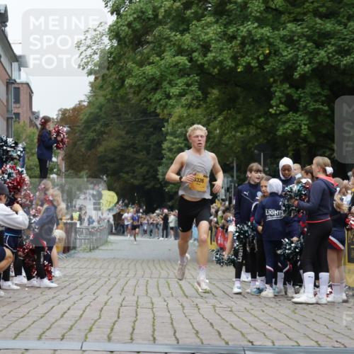 13.09.2026 - Kiel Lauf Yannick Fuchs http://msf.ph/oto/10469856 13.09.2026 10:23:22 Ziel 3465, 4645, 6302, 8809, 5326, 9678, 10568, 716, 2937, 5326 meine-sportfotos.de