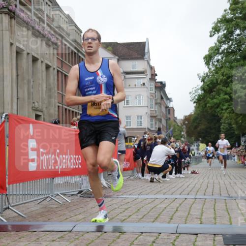 13.09.2026 - Kiel Lauf Yannick Fuchs http://msf.ph/oto/10469949 13.09.2026 10:23:40 Ziel 716, 2937, 3465, 4645, 6302, 8809, 9678, 10568, 9678 meine-sportfotos.de