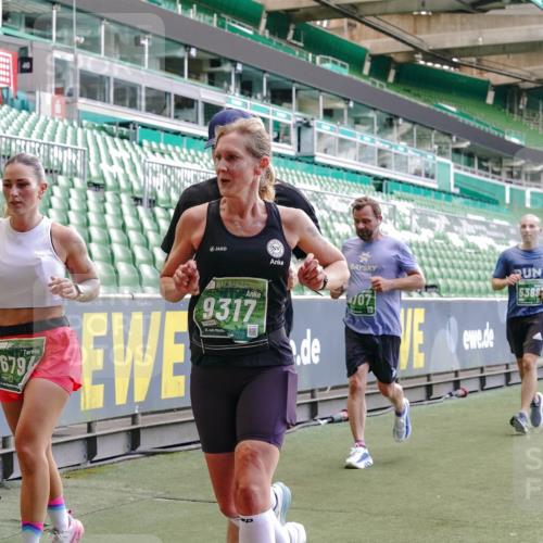 13.09.2026 - 21. swb-Marathon Bremen Michael Burmester http://msf.ph/oto/10470458 13.09.2026 13:14:19 Laufen im Stadion 183, 266, 270, 278, 300, 349, 414, 460, 576, 600, 631, 695, 702, 768, 933, 950, 956, 1005, 1008, 1047, 1143, 1392, 1408, 1426, 1573, 1596, 1641, 1818, 1819, 1991, 2024, 2035, 2079, 2233, 2314, 2387, 2412, 2439, 2457, 2461, 2466, 2484, 2494, 2521, 2540, 2564, 2612, 2665, 2690, 2691, 2693, 2737, 2773, 2792, 2816, 2829, 2838, 2861, 2865, 2884, 2887, 2921, 2972, 2978, 3016, 3111, 3209, 3253, 3277, 3304, 3313, 3355, 3378, 3405, 3428, 3653, 3661, 3680, 4034, 4080, 4306, 703 meine-sportfotos.de