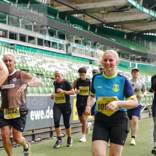 13.09.2026 - 21. swb-Marathon Bremen Michael Burmester http://msf.ph/oto/10470468 13.09.2026 10:36:32 Laufen im Stadion 10092, 10144, 10152, 10153, 10154, 10160, 10173, 10175, 10181, 10182, 10186, 10187, 10195, 10198, 10237, 10245, 10251, 10257, 10263, 10272, 10275, 10278, 10291, 10296, 10306, 10309, 10327, 10331, 10332, 10338, 10357, 10377, 10382, 10390, 10403, 10409, 10411, 10420, 10427, 10429, 10439, 10444, 10473, 10477, 10481, 10492, 10497, 10500, 10516, 10528, 10531, 10560, 10569, 10607, 10613, 10617, 10633, 10636, 10647, 10648, 10659, 10663, 10671, 10672, 10715 meine-sportfotos.de