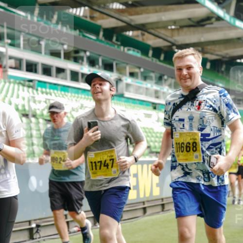 13.09.2026 - 21. swb-Marathon Bremen Michael Burmester http://msf.ph/oto/10470584 13.09.2026 10:36:34 Laufen im Stadion 10092, 10144, 10150, 10152, 10153, 10154, 10160, 10173, 10175, 10181, 10182, 10186, 10187, 10195, 10198, 10237, 10245, 10251, 10257, 10263, 10272, 10275, 10278, 10291, 10296, 10306, 10309, 10315, 10327, 10331, 10332, 10338, 10357, 10377, 10382, 10390, 10403, 10409, 10411, 10420, 10427, 10429, 10439, 10444, 10473, 10477, 10481, 10492, 10497, 10500, 10516, 10531, 10560, 10569, 10607, 10613, 10617, 10633, 10636, 10647, 10648, 10659, 10663, 10671, 10672, 10715 meine-sportfotos.de