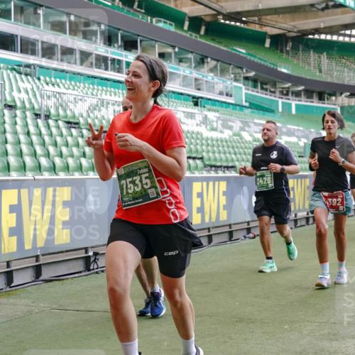 13.09.2026 - 21. swb-Marathon Bremen Michael Burmester http://msf.ph/oto/10470609 13.09.2026 13:14:21 Laufen im Stadion 183, 266, 270, 278, 300, 349, 414, 460, 576, 600, 631, 695, 702, 768, 950, 956, 1005, 1008, 1047, 1143, 1392, 1408, 1426, 1573, 1596, 1641, 1818, 1819, 1991, 2024, 2035, 2079, 2233, 2314, 2387, 2412, 2439, 2457, 2461, 2466, 2484, 2494, 2521, 2540, 2564, 2612, 2665, 2690, 2691, 2693, 2737, 2773, 2792, 2816, 2829, 2838, 2861, 2865, 2884, 2887, 2921, 2972, 2978, 3016, 3111, 3209, 3253, 3277, 3304, 3313, 3355, 3378, 3405, 3428, 3653, 3661, 3670, 3680, 4034, 4080, 4306, 703 meine-sportfotos.de