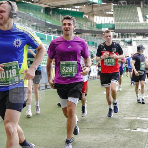 13.09.2026 - 21. swb-Marathon Bremen Michael Burmester http://msf.ph/oto/10470840 13.09.2026 13:14:25 Laufen im Stadion 266, 270, 278, 300, 349, 414, 460, 576, 600, 631, 702, 768, 950, 956, 1005, 1008, 1047, 1143, 1392, 1408, 1426, 1573, 1596, 1641, 1818, 1819, 1991, 2024, 2035, 2079, 2233, 2314, 2387, 2412, 2439, 2457, 2466, 2484, 2494, 2521, 2540, 2564, 2612, 2665, 2690, 2691, 2693, 2737, 2773, 2792, 2816, 2829, 2838, 2861, 2865, 2884, 2887, 2921, 2972, 2978, 3016, 3111, 3209, 3253, 3277, 3304, 3313, 3355, 3378, 3405, 3428, 3653, 3661, 3670, 3680, 4034, 4080, 4306, 703 meine-sportfotos.de
