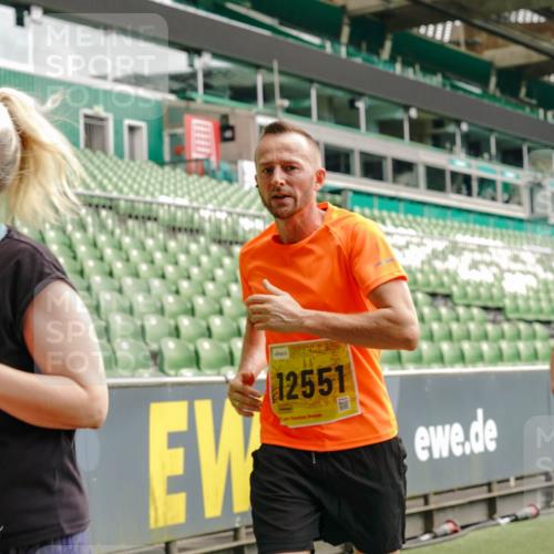 13.09.2026 - 21. swb-Marathon Bremen Michael Burmester http://msf.ph/oto/10470861 13.09.2026 10:36:40 Laufen im Stadion 10092, 10150, 10152, 10153, 10154, 10160, 10173, 10175, 10181, 10182, 10186, 10187, 10195, 10198, 10237, 10245, 10251, 10257, 10263, 10272, 10275, 10278, 10291, 10296, 10306, 10309, 10315, 10327, 10331, 10332, 10338, 10357, 10377, 10382, 10390, 10403, 10409, 10411, 10420, 10429, 10439, 10444, 10473, 10477, 10481, 10492, 10497, 10500, 10516, 10531, 10560, 10569, 10607, 10613, 10617, 10633, 10636, 10647, 10648, 10659, 10663, 10671, 10672, 10674, 10715 meine-sportfotos.de