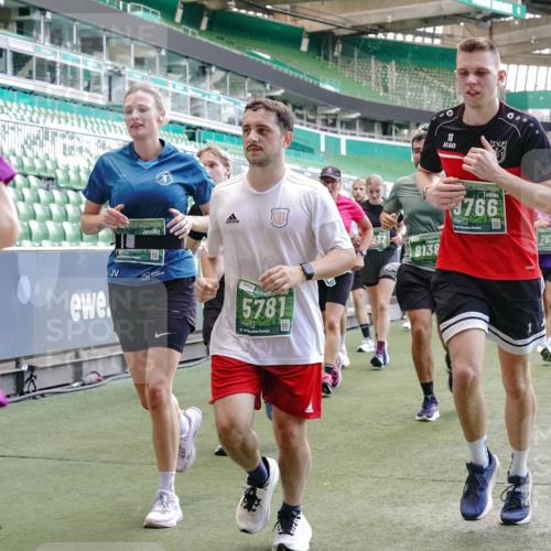 13.09.2026 - 21. swb-Marathon Bremen Michael Burmester http://msf.ph/oto/10470876 13.09.2026 13:14:27 Laufen im Stadion 266, 270, 278, 300, 349, 414, 460, 576, 600, 631, 702, 768, 950, 956, 1005, 1008, 1047, 1143, 1392, 1408, 1426, 1573, 1596, 1641, 1818, 1819, 1991, 2024, 2035, 2079, 2233, 2314, 2387, 2412, 2439, 2457, 2466, 2484, 2494, 2521, 2540, 2564, 2612, 2665, 2690, 2691, 2693, 2737, 2773, 2816, 2829, 2838, 2861, 2865, 2884, 2887, 2921, 2958, 2972, 2978, 3016, 3111, 3209, 3253, 3277, 3304, 3313, 3355, 3378, 3405, 3428, 3653, 3661, 3670, 3680, 4034, 4080, 4306, 703 meine-sportfotos.de