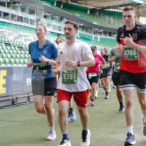 13.09.2026 - 21. swb-Marathon Bremen Michael Burmester http://msf.ph/oto/10470887 13.09.2026 13:14:27 Laufen im Stadion 266, 270, 278, 300, 349, 414, 460, 576, 600, 631, 702, 768, 950, 956, 1005, 1008, 1047, 1143, 1392, 1408, 1426, 1573, 1596, 1641, 1818, 1819, 1991, 2024, 2035, 2079, 2233, 2314, 2387, 2412, 2439, 2457, 2466, 2484, 2494, 2521, 2540, 2564, 2612, 2665, 2690, 2691, 2693, 2737, 2773, 2816, 2829, 2838, 2861, 2865, 2884, 2887, 2921, 2958, 2972, 2978, 3016, 3111, 3209, 3253, 3277, 3304, 3313, 3355, 3378, 3405, 3428, 3653, 3661, 3670, 3680, 4034, 4080, 4306, 703 meine-sportfotos.de