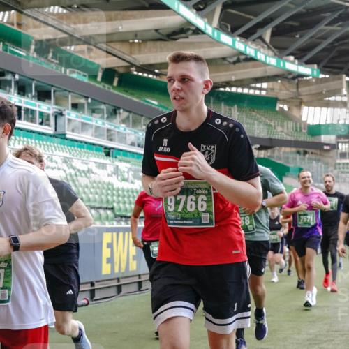 13.09.2026 - 21. swb-Marathon Bremen Michael Burmester http://msf.ph/oto/10470924 13.09.2026 13:14:27 Laufen im Stadion 266, 270, 278, 300, 349, 414, 460, 576, 600, 631, 702, 768, 950, 956, 1005, 1008, 1047, 1143, 1392, 1408, 1426, 1573, 1596, 1641, 1818, 1819, 1991, 2024, 2035, 2079, 2233, 2314, 2387, 2412, 2439, 2457, 2466, 2484, 2494, 2521, 2540, 2564, 2612, 2665, 2690, 2691, 2693, 2737, 2773, 2816, 2829, 2838, 2861, 2865, 2884, 2887, 2921, 2958, 2972, 2978, 3016, 3111, 3209, 3253, 3277, 3304, 3313, 3355, 3378, 3405, 3428, 3653, 3661, 3670, 3680, 4034, 4080, 4306, 703 meine-sportfotos.de