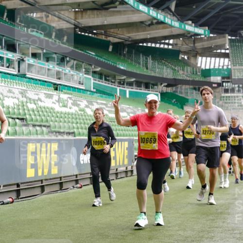 13.09.2026 - 21. swb-Marathon Bremen Michael Burmester http://msf.ph/oto/10471315 13.09.2026 10:36:52 Laufen im Stadion 10092, 10150, 10152, 10153, 10154, 10160, 10181, 10182, 10186, 10187, 10195, 10198, 10237, 10251, 10257, 10263, 10272, 10273, 10274, 10275, 10278, 10291, 10296, 10306, 10309, 10315, 10323, 10327, 10331, 10332, 10338, 10357, 10382, 10390, 10403, 10409, 10411, 10420, 10429, 10439, 10444, 10473, 10477, 10481, 10497, 10500, 10516, 10531, 10560, 10569, 10598, 10607, 10613, 10617, 10633, 10636, 10647, 10648, 10659, 10663, 10671, 10672, 10674 meine-sportfotos.de