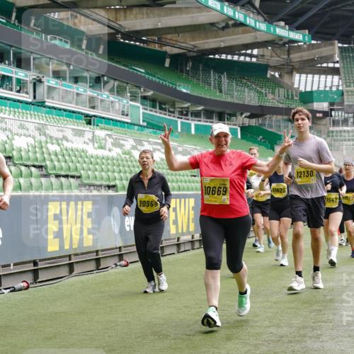 13.09.2026 - 21. swb-Marathon Bremen Michael Burmester http://msf.ph/oto/10471322 13.09.2026 10:36:52 Laufen im Stadion 10092, 10150, 10152, 10153, 10154, 10160, 10181, 10182, 10186, 10187, 10195, 10198, 10237, 10251, 10257, 10263, 10272, 10273, 10274, 10275, 10278, 10291, 10296, 10306, 10309, 10315, 10323, 10327, 10331, 10332, 10338, 10357, 10382, 10390, 10403, 10409, 10411, 10420, 10429, 10439, 10444, 10473, 10477, 10481, 10497, 10500, 10516, 10531, 10560, 10569, 10598, 10607, 10613, 10617, 10633, 10636, 10647, 10648, 10659, 10663, 10671, 10672, 10674 meine-sportfotos.de