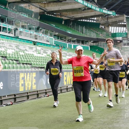 13.09.2026 - 21. swb-Marathon Bremen Michael Burmester http://msf.ph/oto/10471334 13.09.2026 10:36:52 Laufen im Stadion 10092, 10150, 10152, 10153, 10154, 10160, 10181, 10182, 10186, 10187, 10195, 10198, 10237, 10251, 10257, 10263, 10272, 10273, 10274, 10275, 10278, 10291, 10296, 10306, 10309, 10315, 10323, 10327, 10331, 10332, 10338, 10357, 10382, 10390, 10403, 10409, 10411, 10420, 10429, 10439, 10444, 10473, 10477, 10481, 10497, 10500, 10516, 10531, 10560, 10569, 10598, 10607, 10613, 10617, 10633, 10636, 10647, 10648, 10659, 10663, 10671, 10672, 10674 meine-sportfotos.de
