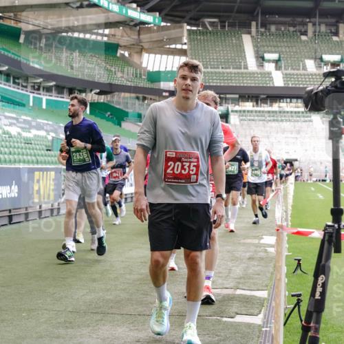 13.09.2026 - 21. swb-Marathon Bremen Michael Burmester http://msf.ph/oto/10471338 13.09.2026 13:14:39 Laufen im Stadion 263, 266, 270, 278, 300, 414, 460, 576, 600, 631, 768, 950, 956, 1005, 1008, 1047, 1392, 1408, 1426, 1573, 1596, 1818, 1819, 2024, 2035, 2079, 2233, 2235, 2314, 2359, 2385, 2387, 2412, 2457, 2466, 2484, 2494, 2521, 2540, 2564, 2612, 2690, 2691, 2693, 2737, 2760, 2783, 2816, 2829, 2838, 2859, 2861, 2865, 2887, 2921, 2958, 2972, 2978, 3016, 3111, 3157, 3209, 3277, 3304, 3355, 3378, 3405, 3428, 3653, 3661, 3670, 3680, 3829, 4034, 4080, 4306, 703 meine-sportfotos.de