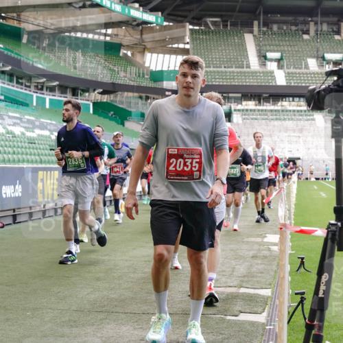 13.09.2026 - 21. swb-Marathon Bremen Michael Burmester http://msf.ph/oto/10471353 13.09.2026 13:14:39 Laufen im Stadion 263, 266, 270, 278, 300, 414, 460, 576, 600, 631, 768, 950, 956, 1005, 1008, 1047, 1392, 1408, 1426, 1573, 1596, 1818, 1819, 2024, 2035, 2079, 2233, 2235, 2314, 2359, 2385, 2387, 2412, 2457, 2466, 2484, 2494, 2521, 2540, 2564, 2612, 2690, 2691, 2693, 2737, 2760, 2783, 2816, 2829, 2838, 2859, 2861, 2865, 2887, 2921, 2958, 2972, 2978, 3016, 3111, 3157, 3209, 3277, 3304, 3355, 3378, 3405, 3428, 3653, 3661, 3670, 3680, 3829, 4034, 4080, 4306, 703 meine-sportfotos.de