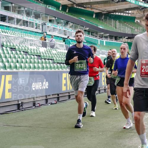 13.09.2026 - 21. swb-Marathon Bremen Michael Burmester http://msf.ph/oto/10471400 13.09.2026 13:14:40 Laufen im Stadion 263, 266, 270, 300, 414, 460, 600, 631, 768, 950, 956, 1005, 1008, 1047, 1392, 1408, 1426, 1573, 1596, 1818, 1819, 2024, 2035, 2079, 2233, 2235, 2314, 2359, 2385, 2387, 2412, 2457, 2466, 2484, 2494, 2521, 2540, 2564, 2612, 2667, 2690, 2691, 2693, 2737, 2760, 2783, 2816, 2829, 2838, 2859, 2861, 2865, 2887, 2921, 2958, 2972, 2978, 3016, 3111, 3157, 3209, 3277, 3304, 3355, 3378, 3405, 3428, 3653, 3661, 3670, 3680, 3829, 4034, 4080, 4306, 703 meine-sportfotos.de