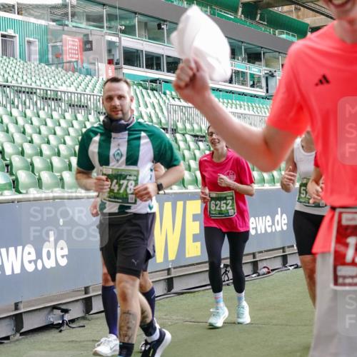 13.09.2026 - 21. swb-Marathon Bremen Michael Burmester http://msf.ph/oto/10471505 13.09.2026 13:14:44 Laufen im Stadion 263, 266, 270, 300, 414, 460, 600, 631, 768, 956, 1008, 1047, 1392, 1408, 1426, 1573, 1596, 1818, 1819, 2024, 2035, 2079, 2233, 2235, 2314, 2359, 2385, 2387, 2412, 2457, 2466, 2484, 2494, 2521, 2540, 2564, 2667, 2690, 2691, 2693, 2737, 2760, 2783, 2829, 2838, 2859, 2861, 2865, 2887, 2958, 2972, 2978, 3016, 3111, 3157, 3185, 3209, 3277, 3304, 3355, 3378, 3405, 3428, 3653, 3661, 3670, 3680, 3829, 4034, 4080, 4306, 703 meine-sportfotos.de