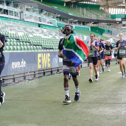 13.09.2026 - 21. swb-Marathon Bremen Michael Burmester http://msf.ph/oto/10471771 13.09.2026 13:14:51 Laufen im Stadion 263, 266, 300, 414, 460, 600, 631, 768, 956, 1008, 1047, 1392, 1408, 1426, 1573, 1596, 1818, 1819, 2024, 2035, 2079, 2233, 2235, 2314, 2359, 2385, 2386, 2387, 2412, 2457, 2466, 2484, 2494, 2521, 2540, 2564, 2667, 2690, 2691, 2693, 2737, 2760, 2783, 2829, 2838, 2859, 2861, 2865, 2874, 2887, 2958, 2972, 2978, 3075, 3111, 3157, 3165, 3185, 3209, 3265, 3277, 3304, 3355, 3378, 3405, 3428, 3653, 3661, 3670, 3680, 3829, 4034, 4080, 4306, 703 meine-sportfotos.de