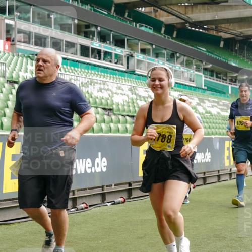 13.09.2026 - 21. swb-Marathon Bremen Michael Burmester http://msf.ph/oto/10471867 13.09.2026 10:37:09 Laufen im Stadion 10090, 10091, 10092, 10150, 10152, 10153, 10154, 10160, 10186, 10187, 10195, 10198, 10237, 10251, 10257, 10263, 10272, 10273, 10274, 10275, 10278, 10283, 10291, 10296, 10306, 10315, 10323, 10327, 10331, 10332, 10338, 10357, 10375, 10376, 10382, 10390, 10403, 10409, 10411, 10420, 10429, 10432, 10439, 10444, 10473, 10481, 10488, 10497, 10500, 10516, 10531, 10560, 10569, 10598, 10607, 10613, 10633, 10647, 10648, 10654, 10659, 10663, 10671, 10672, 10674 meine-sportfotos.de