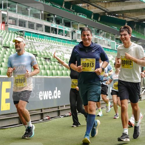 13.09.2026 - 21. swb-Marathon Bremen Michael Burmester http://msf.ph/oto/10471926 13.09.2026 10:37:11 Laufen im Stadion 10090, 10091, 10092, 10150, 10152, 10153, 10154, 10160, 10186, 10187, 10198, 10237, 10251, 10257, 10263, 10272, 10273, 10274, 10275, 10278, 10283, 10291, 10296, 10306, 10315, 10323, 10327, 10331, 10332, 10338, 10357, 10370, 10375, 10376, 10382, 10390, 10403, 10411, 10420, 10429, 10432, 10439, 10444, 10473, 10481, 10488, 10497, 10500, 10516, 10531, 10560, 10569, 10598, 10607, 10613, 10633, 10647, 10648, 10654, 10659, 10663, 10671, 10672, 10674 meine-sportfotos.de