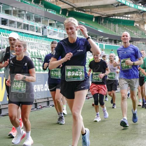 13.09.2026 - 21. swb-Marathon Bremen Michael Burmester http://msf.ph/oto/10471944 13.09.2026 13:14:55 Laufen im Stadion 263, 266, 300, 414, 460, 600, 631, 768, 956, 1008, 1047, 1392, 1408, 1573, 1596, 1818, 1819, 1874, 2024, 2035, 2079, 2233, 2235, 2314, 2359, 2385, 2386, 2387, 2412, 2457, 2466, 2484, 2494, 2521, 2540, 2564, 2667, 2690, 2691, 2693, 2737, 2760, 2783, 2829, 2838, 2859, 2861, 2865, 2874, 2887, 2958, 2972, 2978, 3075, 3111, 3157, 3165, 3185, 3209, 3265, 3304, 3355, 3378, 3382, 3405, 3428, 3653, 3661, 3670, 3680, 3829, 4034, 4080, 4306, 703 meine-sportfotos.de