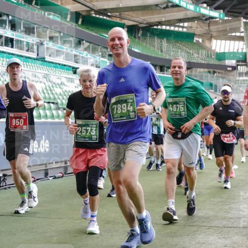 13.09.2026 - 21. swb-Marathon Bremen Michael Burmester http://msf.ph/oto/10472001 13.09.2026 13:14:56 Laufen im Stadion 263, 266, 300, 414, 460, 600, 631, 768, 956, 1008, 1047, 1392, 1408, 1573, 1596, 1818, 1819, 1874, 2024, 2035, 2079, 2233, 2235, 2314, 2359, 2385, 2386, 2387, 2412, 2457, 2466, 2484, 2494, 2521, 2540, 2564, 2667, 2690, 2691, 2693, 2737, 2760, 2783, 2829, 2838, 2859, 2861, 2865, 2874, 2887, 2958, 2972, 2978, 3075, 3111, 3157, 3165, 3185, 3209, 3265, 3304, 3355, 3378, 3382, 3405, 3428, 3653, 3661, 3670, 3680, 3829, 4034, 4080, 4306, 703 meine-sportfotos.de