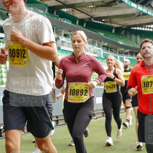 13.09.2026 - 21. swb-Marathon Bremen Michael Burmester http://msf.ph/oto/10472008 13.09.2026 10:37:13 Laufen im Stadion 10090, 10091, 10092, 10150, 10152, 10153, 10154, 10160, 10186, 10187, 10198, 10237, 10251, 10257, 10263, 10272, 10273, 10274, 10275, 10278, 10283, 10291, 10296, 10306, 10315, 10323, 10327, 10331, 10332, 10338, 10357, 10370, 10375, 10376, 10382, 10390, 10403, 10411, 10420, 10429, 10432, 10439, 10444, 10473, 10481, 10488, 10497, 10500, 10516, 10531, 10560, 10569, 10598, 10607, 10613, 10633, 10647, 10648, 10654, 10659, 10663, 10671, 10672, 10674 meine-sportfotos.de