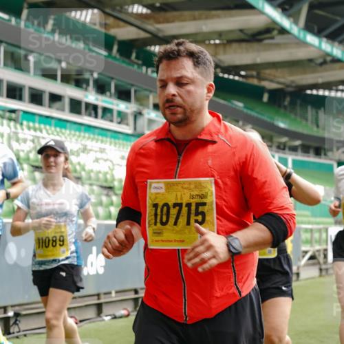 13.09.2026 - 21. swb-Marathon Bremen Michael Burmester http://msf.ph/oto/10472070 13.09.2026 10:37:14 Laufen im Stadion 10090, 10091, 10092, 10150, 10152, 10153, 10154, 10160, 10186, 10187, 10198, 10237, 10251, 10257, 10263, 10272, 10273, 10274, 10275, 10278, 10283, 10291, 10296, 10306, 10315, 10323, 10327, 10331, 10332, 10338, 10357, 10370, 10375, 10376, 10382, 10390, 10403, 10411, 10420, 10429, 10432, 10439, 10444, 10473, 10481, 10488, 10497, 10500, 10516, 10531, 10560, 10569, 10598, 10607, 10613, 10633, 10647, 10648, 10654, 10659, 10663, 10671, 10672, 10674 meine-sportfotos.de
