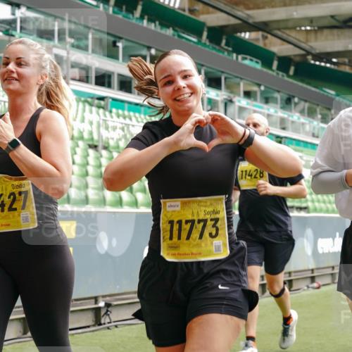 13.09.2026 - 21. swb-Marathon Bremen Michael Burmester http://msf.ph/oto/10472112 13.09.2026 10:37:15 Laufen im Stadion 10090, 10091, 10092, 10150, 10152, 10153, 10154, 10160, 10186, 10187, 10190, 10198, 10237, 10251, 10257, 10263, 10272, 10273, 10274, 10275, 10278, 10283, 10291, 10296, 10306, 10315, 10323, 10327, 10331, 10332, 10338, 10357, 10370, 10375, 10376, 10382, 10390, 10403, 10411, 10420, 10429, 10432, 10439, 10444, 10473, 10481, 10488, 10497, 10500, 10516, 10531, 10560, 10569, 10598, 10607, 10613, 10633, 10647, 10648, 10654, 10659, 10663, 10671, 10672, 10674 meine-sportfotos.de