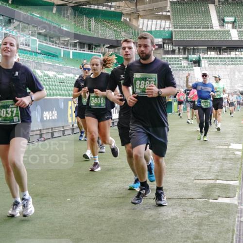 13.09.2026 - 21. swb-Marathon Bremen Michael Burmester http://msf.ph/oto/10472568 13.09.2026 13:15:11 Laufen im Stadion 143, 263, 266, 300, 414, 460, 598, 631, 653, 768, 956, 1008, 1047, 1392, 1408, 1573, 1818, 1819, 1874, 2013, 2024, 2035, 2218, 2233, 2235, 2314, 2359, 2385, 2386, 2412, 2457, 2466, 2468, 2484, 2494, 2521, 2540, 2564, 2667, 2678, 2690, 2691, 2693, 2737, 2760, 2783, 2829, 2838, 2859, 2861, 2865, 2874, 2887, 2958, 2978, 3001, 3075, 3111, 3157, 3165, 3185, 3209, 3237, 3265, 3304, 3355, 3378, 3382, 3405, 3428, 3486, 3512, 3653, 3661, 3670, 3680, 3829, 4034, 4080, 4306, 703 meine-sportfotos.de