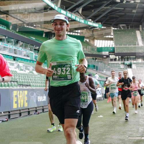 13.09.2026 - 21. swb-Marathon Bremen Michael Burmester http://msf.ph/oto/10472843 13.09.2026 13:15:19 Laufen im Stadion 143, 263, 266, 300, 414, 460, 598, 612, 653, 768, 956, 1008, 1047, 1392, 1408, 1573, 1818, 1819, 1874, 2013, 2024, 2218, 2233, 2235, 2314, 2359, 2385, 2386, 2412, 2466, 2468, 2484, 2494, 2521, 2564, 2667, 2678, 2690, 2691, 2698, 2737, 2760, 2783, 2829, 2838, 2859, 2861, 2865, 2874, 2887, 2958, 2978, 3001, 3075, 3157, 3165, 3185, 3237, 3265, 3331, 3355, 3378, 3382, 3405, 3428, 3486, 3512, 3653, 3661, 3670, 3680, 3829, 4034, 4080, 4306, 703 meine-sportfotos.de