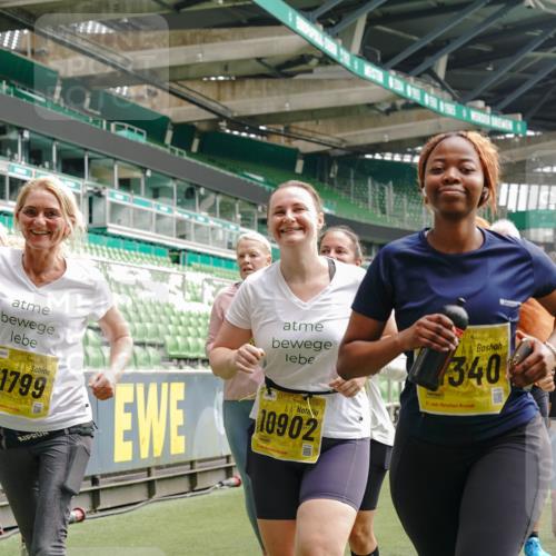 13.09.2026 - 21. swb-Marathon Bremen Michael Burmester http://msf.ph/oto/10473151 13.09.2026 10:37:45 Laufen im Stadion 10090, 10091, 10092, 10150, 10153, 10154, 10168, 10186, 10190, 10198, 10205, 10237, 10257, 10273, 10274, 10278, 10283, 10296, 10305, 10315, 10323, 10327, 10331, 10332, 10338, 10370, 10375, 10376, 10390, 10403, 10411, 10429, 10432, 10444, 10465, 10488, 10497, 10500, 10516, 10526, 10531, 10569, 10598, 10613, 10633, 10645, 10647, 10648, 10654, 10659, 10661, 10663, 10674, 10681, 10682, 10695, 10697, 10802, 10823 meine-sportfotos.de