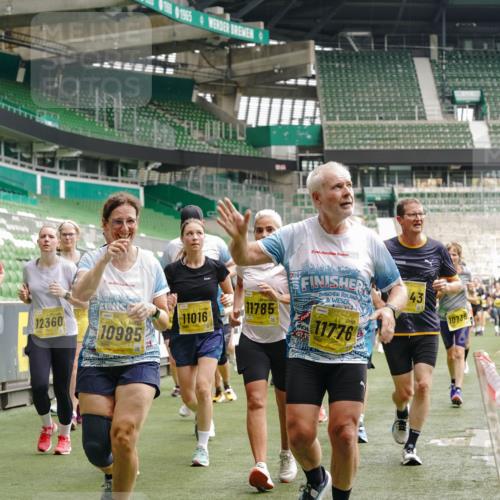 13.09.2026 - 21. swb-Marathon Bremen Michael Burmester http://msf.ph/oto/10473577 13.09.2026 10:37:57 Laufen im Stadion 10090, 10091, 10092, 10150, 10153, 10154, 10168, 10186, 10188, 10190, 10198, 10205, 10237, 10257, 10259, 10260, 10273, 10274, 10283, 10296, 10305, 10315, 10323, 10327, 10331, 10332, 10370, 10375, 10376, 10390, 10429, 10432, 10444, 10465, 10488, 10497, 10500, 10516, 10526, 10598, 10613, 10633, 10645, 10647, 10648, 10654, 10659, 10661, 10663, 10674, 10681, 10682, 10695, 10697, 10802, 10823 meine-sportfotos.de