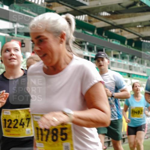 13.09.2026 - 21. swb-Marathon Bremen Michael Burmester http://msf.ph/oto/10473753 13.09.2026 10:38:01 Laufen im Stadion 10090, 10091, 10092, 10150, 10153, 10154, 10168, 10186, 10188, 10190, 10198, 10205, 10237, 10257, 10259, 10260, 10273, 10274, 10283, 10296, 10305, 10315, 10323, 10327, 10331, 10332, 10370, 10375, 10376, 10390, 10432, 10444, 10465, 10488, 10497, 10500, 10516, 10526, 10598, 10613, 10633, 10645, 10647, 10648, 10654, 10659, 10661, 10663, 10674, 10681, 10682, 10695, 10697, 10802, 10823 meine-sportfotos.de