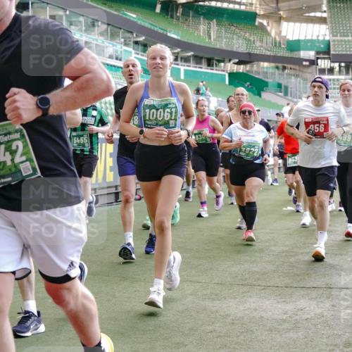 13.09.2026 - 21. swb-Marathon Bremen Michael Burmester http://msf.ph/oto/10473969 13.09.2026 13:15:49 Laufen im Stadion 143, 153, 231, 263, 266, 300, 414, 598, 612, 653, 990, 1008, 1047, 1185, 1312, 1465, 1539, 1818, 1819, 1874, 2013, 2218, 2235, 2314, 2351, 2359, 2363, 2385, 2386, 2466, 2468, 2484, 2494, 2579, 2664, 2667, 2678, 2690, 2691, 2698, 2737, 2760, 2778, 2783, 2799, 2838, 2846, 2859, 2861, 2865, 2874, 2958, 2974, 2978, 3001, 3075, 3133, 3157, 3165, 3185, 3237, 3265, 3331, 3355, 3382, 3387, 3486, 3501, 3512, 3670, 3680, 3829, 4034, 4080, 4306, 703 meine-sportfotos.de
