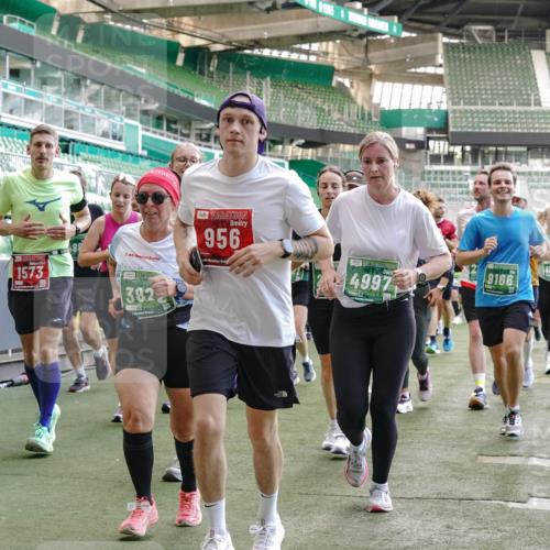 13.09.2026 - 21. swb-Marathon Bremen Michael Burmester http://msf.ph/oto/10474070 13.09.2026 13:15:51 Laufen im Stadion 143, 153, 231, 263, 266, 300, 414, 598, 612, 653, 990, 1008, 1047, 1185, 1312, 1465, 1539, 1818, 1819, 1874, 2013, 2218, 2235, 2259, 2314, 2351, 2359, 2363, 2385, 2386, 2466, 2468, 2484, 2494, 2579, 2664, 2667, 2678, 2690, 2691, 2698, 2737, 2760, 2778, 2783, 2799, 2838, 2846, 2859, 2861, 2865, 2874, 2958, 2974, 2978, 2996, 3001, 3075, 3133, 3157, 3165, 3185, 3237, 3265, 3331, 3355, 3382, 3387, 3486, 3501, 3512, 3670, 3680, 3829, 4034, 4080, 4306, 703 meine-sportfotos.de