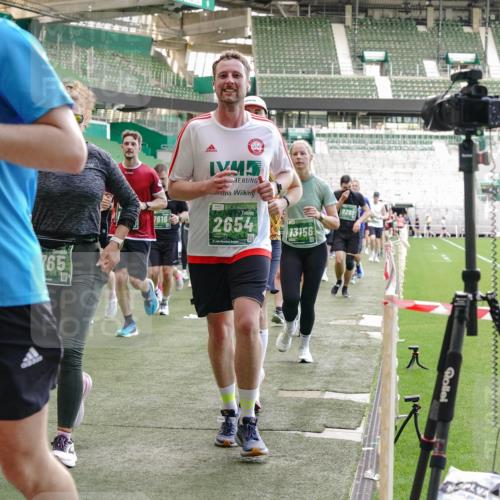 13.09.2026 - 21. swb-Marathon Bremen Michael Burmester http://msf.ph/oto/10474204 13.09.2026 13:15:53 Laufen im Stadion 143, 153, 231, 263, 266, 300, 414, 598, 612, 653, 990, 1008, 1047, 1185, 1312, 1465, 1539, 1874, 2013, 2218, 2235, 2259, 2314, 2351, 2359, 2363, 2385, 2386, 2466, 2468, 2484, 2494, 2579, 2664, 2667, 2678, 2690, 2691, 2698, 2737, 2760, 2778, 2783, 2799, 2838, 2846, 2859, 2861, 2865, 2874, 2958, 2974, 2978, 2996, 3001, 3075, 3133, 3157, 3165, 3185, 3237, 3265, 3331, 3355, 3382, 3387, 3486, 3501, 3512, 3670, 3680, 3829, 4034, 4080, 4306, 703 meine-sportfotos.de