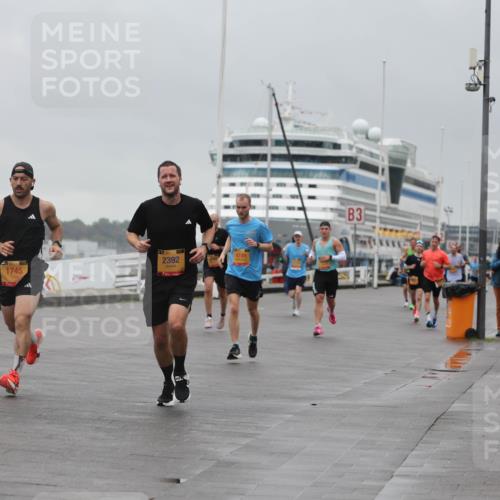 13.09.2026 - Kiel Lauf Andreas Tolksdorf http://msf.ph/oto/10474251 13.09.2026 11:45:37 Kiellinie 4, 1745, 39, 2392, 4749, 3 meine-sportfotos.de