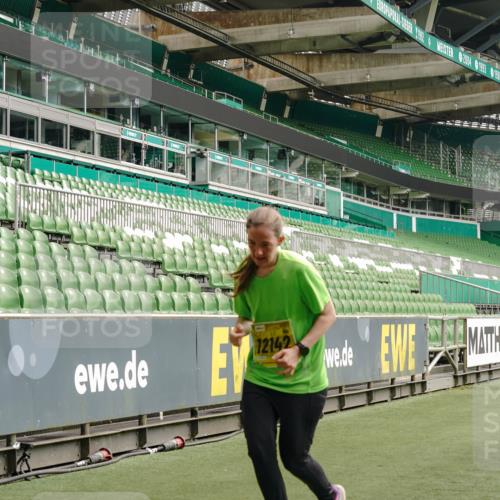13.09.2026 - 21. swb-Marathon Bremen Michael Burmester http://msf.ph/oto/10474294 13.09.2026 10:38:15 Laufen im Stadion 10090, 10091, 10092, 10150, 10168, 10186, 10188, 10190, 10205, 10237, 10238, 10259, 10260, 10273, 10274, 10283, 10305, 10315, 10323, 10327, 10331, 10332, 10360, 10370, 10375, 10376, 10432, 10444, 10457, 10465, 10469, 10488, 10500, 10516, 10526, 10595, 10598, 10613, 10630, 10645, 10647, 10648, 10654, 10659, 10661, 10663, 10674, 10681, 10682, 10695, 10697, 10802, 10823 meine-sportfotos.de