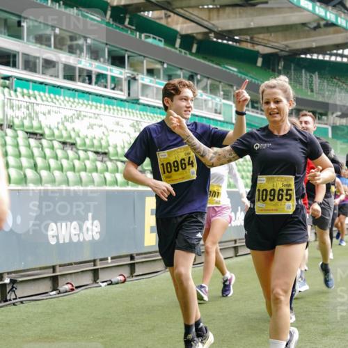 13.09.2026 - 21. swb-Marathon Bremen Michael Burmester http://msf.ph/oto/10474424 13.09.2026 10:38:19 Laufen im Stadion 10090, 10091, 10150, 10168, 10186, 10188, 10190, 10204, 10205, 10238, 10259, 10260, 10273, 10274, 10283, 10305, 10315, 10323, 10327, 10331, 10332, 10360, 10363, 10364, 10370, 10375, 10376, 10404, 10432, 10444, 10457, 10465, 10469, 10488, 10500, 10516, 10526, 10595, 10598, 10630, 10645, 10654, 10659, 10661, 10663, 10674, 10681, 10682, 10686, 10695, 10697, 10802, 10823 meine-sportfotos.de