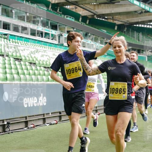 13.09.2026 - 21. swb-Marathon Bremen Michael Burmester http://msf.ph/oto/10474434 13.09.2026 10:38:19 Laufen im Stadion 10090, 10091, 10150, 10168, 10186, 10188, 10190, 10204, 10205, 10238, 10259, 10260, 10273, 10274, 10283, 10305, 10315, 10323, 10327, 10331, 10332, 10360, 10363, 10364, 10370, 10375, 10376, 10404, 10432, 10444, 10457, 10465, 10469, 10488, 10500, 10516, 10526, 10595, 10598, 10630, 10645, 10654, 10659, 10661, 10663, 10674, 10681, 10682, 10686, 10695, 10697, 10802, 10823 meine-sportfotos.de