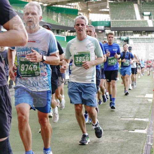 13.09.2026 - 21. swb-Marathon Bremen Michael Burmester http://msf.ph/oto/10474510 13.09.2026 13:16:01 Laufen im Stadion 134, 143, 153, 231, 263, 266, 271, 300, 414, 598, 612, 653, 990, 1047, 1185, 1312, 1465, 1539, 1825, 1874, 2013, 2218, 2235, 2259, 2351, 2359, 2363, 2381, 2385, 2386, 2466, 2468, 2484, 2494, 2562, 2579, 2664, 2667, 2678, 2690, 2691, 2698, 2737, 2760, 2778, 2783, 2797, 2799, 2846, 2859, 2861, 2865, 2874, 2958, 2974, 2996, 3001, 3075, 3133, 3157, 3165, 3185, 3237, 3265, 3331, 3355, 3366, 3382, 3387, 3486, 3501, 3512, 3670, 3680, 3829, 4034, 4080, 4306, 703 meine-sportfotos.de