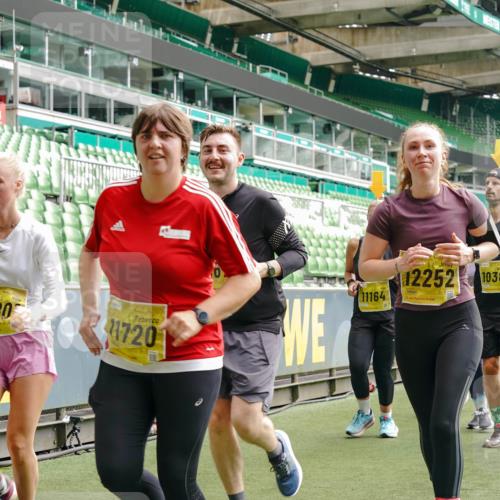 13.09.2026 - 21. swb-Marathon Bremen Michael Burmester http://msf.ph/oto/10474515 13.09.2026 10:38:21 Laufen im Stadion 10090, 10091, 10150, 10168, 10186, 10188, 10190, 10204, 10205, 10238, 10259, 10260, 10273, 10274, 10283, 10305, 10315, 10323, 10327, 10331, 10332, 10360, 10363, 10364, 10370, 10375, 10376, 10404, 10432, 10444, 10457, 10465, 10469, 10488, 10516, 10526, 10595, 10598, 10630, 10645, 10654, 10659, 10661, 10663, 10674, 10681, 10682, 10686, 10695, 10697, 10802, 10823 meine-sportfotos.de