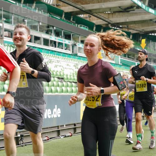 13.09.2026 - 21. swb-Marathon Bremen Michael Burmester http://msf.ph/oto/10474524 13.09.2026 10:38:21 Laufen im Stadion 10090, 10091, 10150, 10168, 10186, 10188, 10190, 10204, 10205, 10238, 10259, 10260, 10273, 10274, 10283, 10305, 10315, 10323, 10327, 10331, 10332, 10360, 10363, 10364, 10370, 10375, 10376, 10404, 10432, 10444, 10457, 10465, 10469, 10488, 10516, 10526, 10595, 10598, 10630, 10645, 10654, 10659, 10661, 10663, 10674, 10681, 10682, 10686, 10695, 10697, 10802, 10823 meine-sportfotos.de