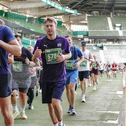 13.09.2026 - 21. swb-Marathon Bremen Michael Burmester http://msf.ph/oto/10474627 13.09.2026 13:16:05 Laufen im Stadion 134, 143, 153, 231, 263, 266, 267, 271, 300, 414, 598, 612, 653, 990, 1047, 1185, 1312, 1465, 1539, 1825, 1874, 1987, 2013, 2218, 2235, 2259, 2351, 2359, 2363, 2381, 2385, 2386, 2466, 2468, 2484, 2494, 2562, 2579, 2664, 2667, 2678, 2690, 2691, 2698, 2737, 2760, 2778, 2783, 2797, 2799, 2846, 2859, 2861, 2865, 2874, 2958, 2974, 2996, 3001, 3075, 3133, 3157, 3165, 3185, 3237, 3265, 3331, 3355, 3366, 3382, 3387, 3486, 3501, 3512, 3670, 3680, 3829, 4034, 4306, 703 meine-sportfotos.de