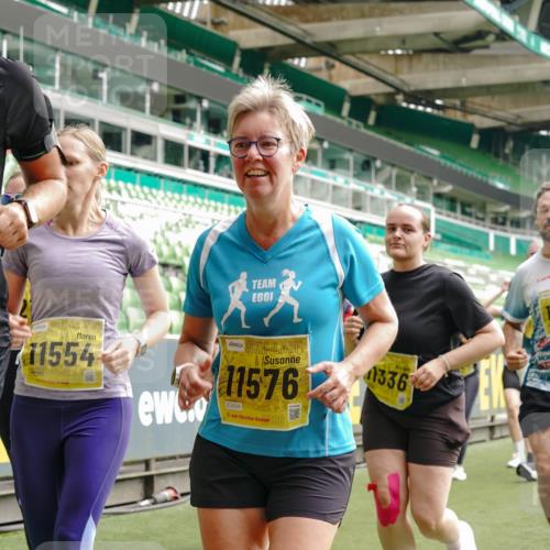 13.09.2026 - 21. swb-Marathon Bremen Michael Burmester http://msf.ph/oto/10474646 13.09.2026 10:38:24 Laufen im Stadion 10090, 10091, 10139, 10150, 10168, 10186, 10188, 10190, 10204, 10205, 10238, 10259, 10260, 10273, 10274, 10283, 10305, 10315, 10323, 10327, 10360, 10363, 10364, 10370, 10375, 10376, 10404, 10432, 10444, 10457, 10465, 10469, 10488, 10505, 10516, 10526, 10595, 10598, 10630, 10645, 10654, 10659, 10661, 10663, 10674, 10681, 10682, 10686, 10695, 10697, 10802, 10823 meine-sportfotos.de
