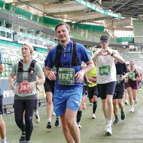 13.09.2026 - 21. swb-Marathon Bremen Michael Burmester http://msf.ph/oto/10474669 13.09.2026 13:16:06 Laufen im Stadion 134, 143, 153, 231, 263, 266, 267, 271, 300, 414, 598, 612, 653, 990, 1047, 1185, 1312, 1465, 1539, 1825, 1874, 1987, 2013, 2218, 2235, 2259, 2351, 2359, 2363, 2381, 2385, 2386, 2466, 2468, 2484, 2494, 2562, 2579, 2664, 2667, 2678, 2690, 2691, 2698, 2737, 2760, 2778, 2783, 2797, 2799, 2846, 2859, 2861, 2865, 2874, 2958, 2974, 2996, 3001, 3075, 3133, 3157, 3165, 3185, 3237, 3265, 3331, 3355, 3366, 3382, 3387, 3486, 3501, 3512, 3670, 3680, 3829, 4034, 4306, 703 meine-sportfotos.de