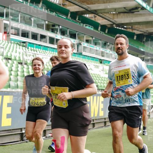 13.09.2026 - 21. swb-Marathon Bremen Michael Burmester http://msf.ph/oto/10474675 13.09.2026 10:38:25 Laufen im Stadion 10090, 10091, 10139, 10150, 10168, 10186, 10188, 10190, 10204, 10205, 10238, 10259, 10260, 10273, 10274, 10283, 10305, 10315, 10323, 10327, 10360, 10363, 10364, 10370, 10375, 10376, 10378, 10404, 10432, 10444, 10457, 10465, 10469, 10488, 10505, 10516, 10526, 10595, 10598, 10630, 10645, 10654, 10661, 10663, 10664, 10674, 10681, 10682, 10686, 10695, 10697, 10802, 10823 meine-sportfotos.de